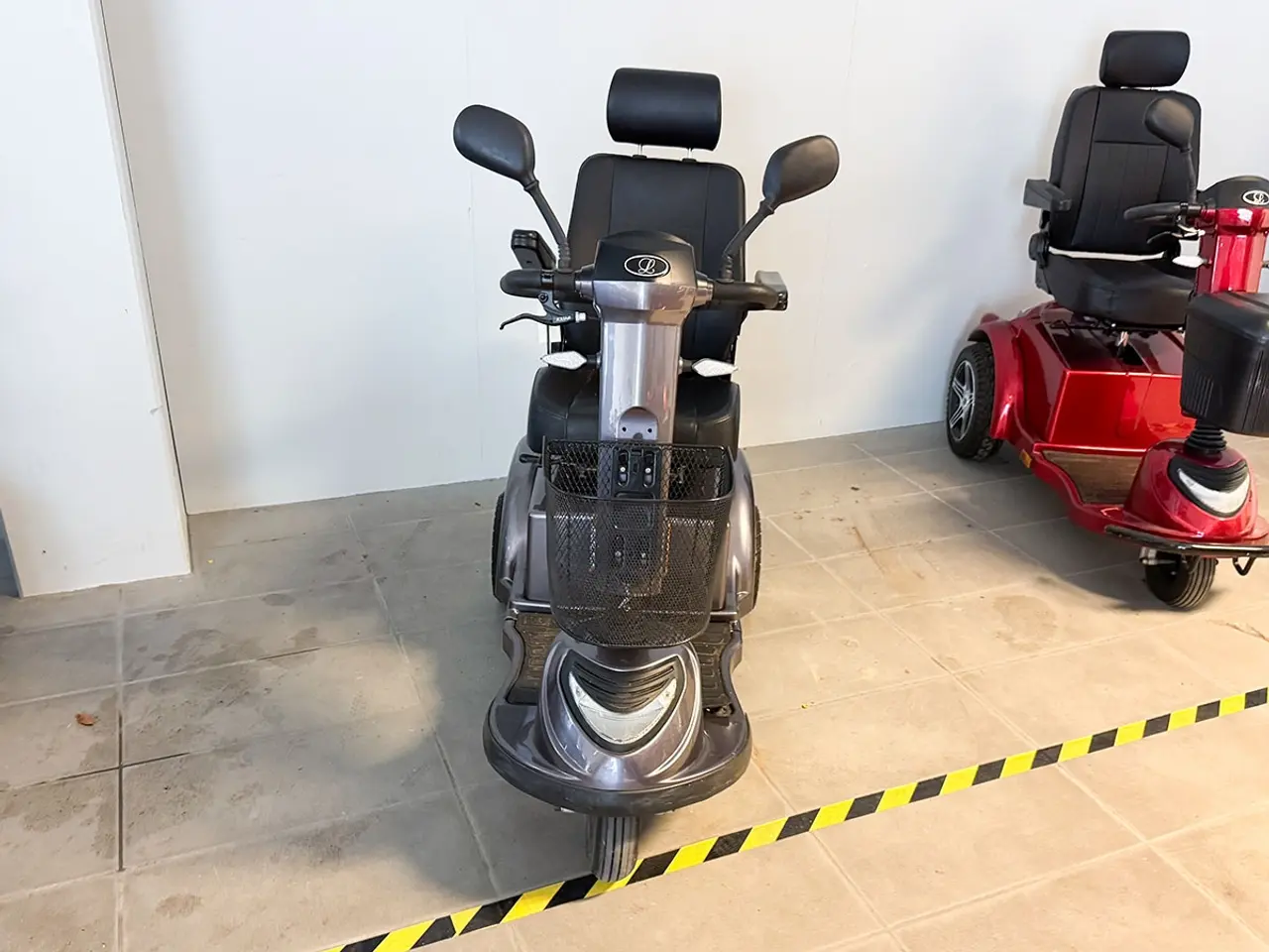 Billede 2 - LM-550 grå