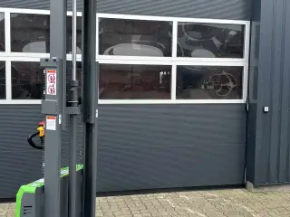 - - - Fabrikny elektrisk Palleløfter