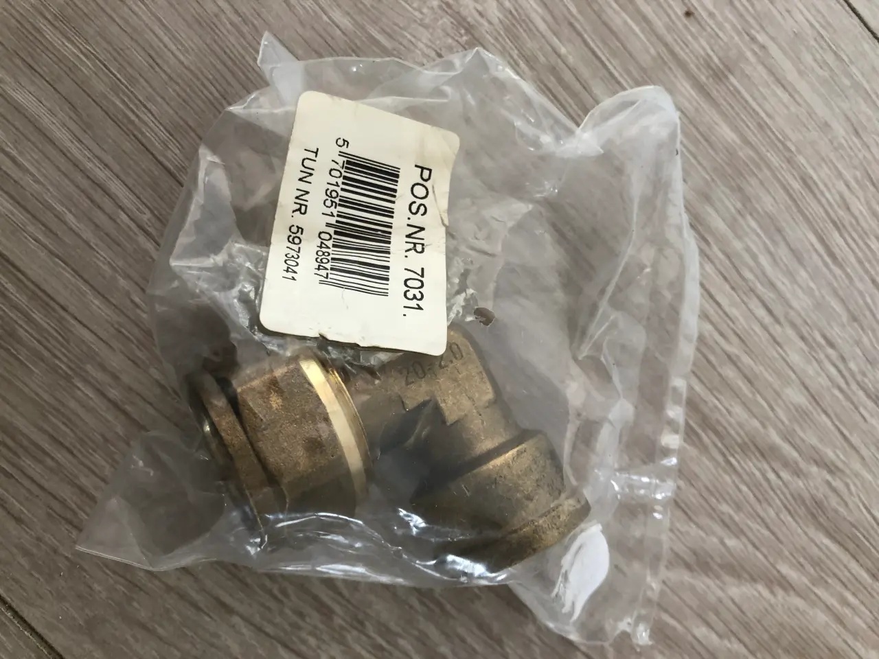 Billede 4 - 6 stk. HELT NYE messing vinkelkoblinger / fittings