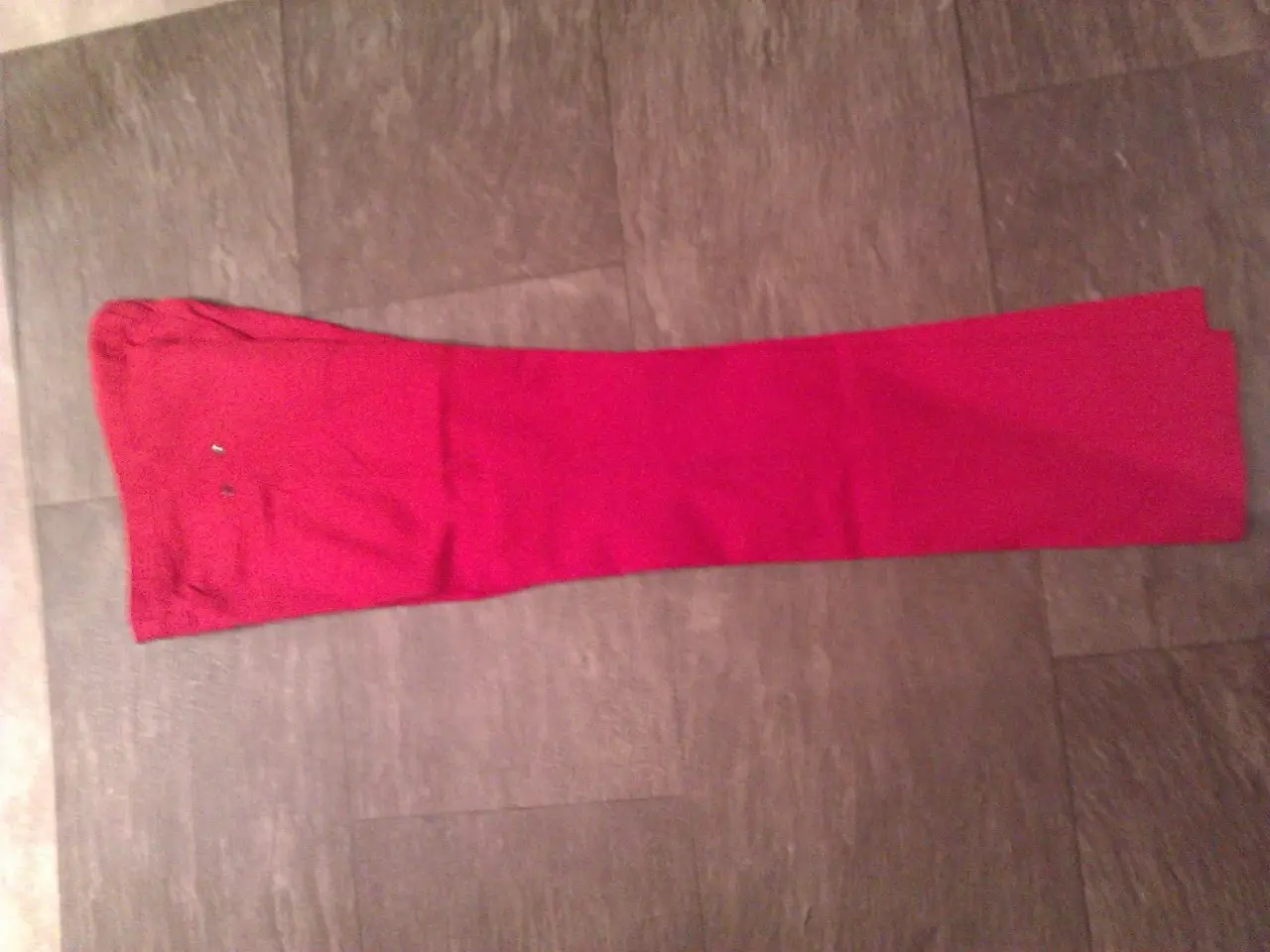 Billede 1 - Knaldrøde jeans til dreng. 