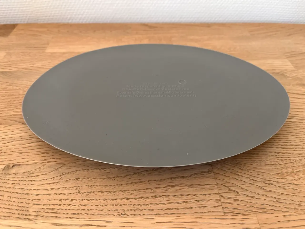 Billede 3 - SOM NY EzPz Happy Mat silikone tallerken, mørkegrå