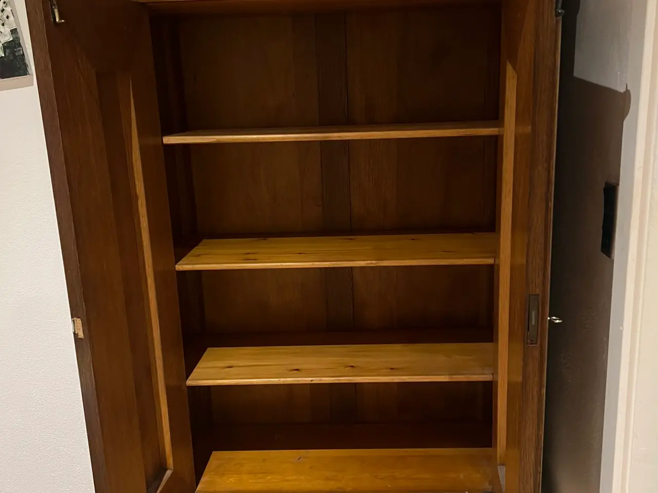 Billede 1 - Skab fra 1700 tallet 