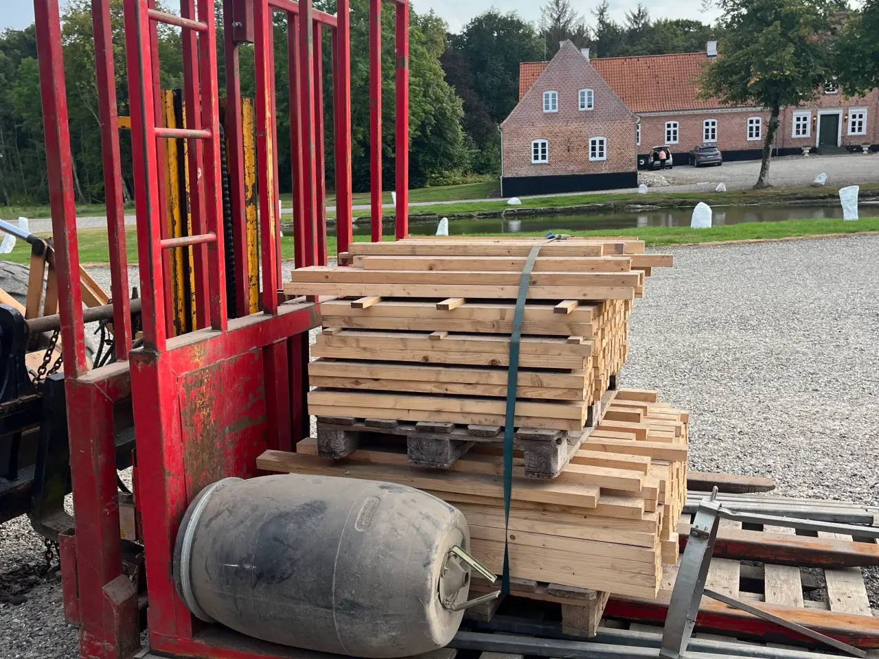 Billede 2 - Palletårn til juletræer