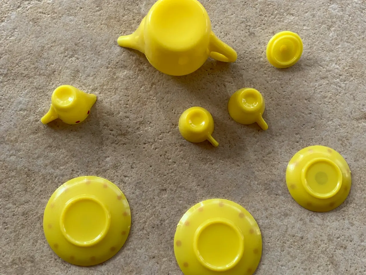 Billede 4 - Kaffestel i plastic til dukker
