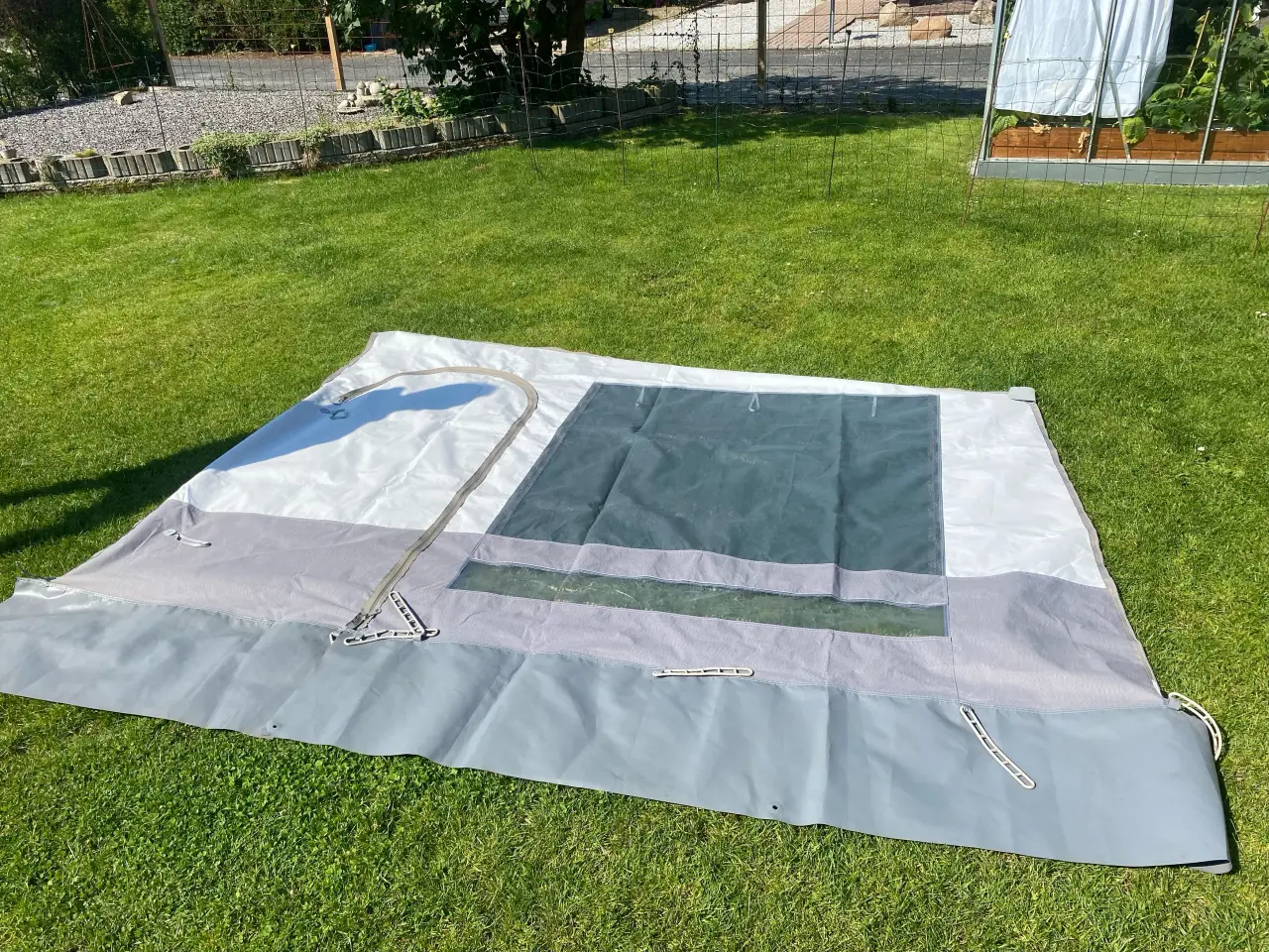 Billede 2 - Solsejl med sider og front.
