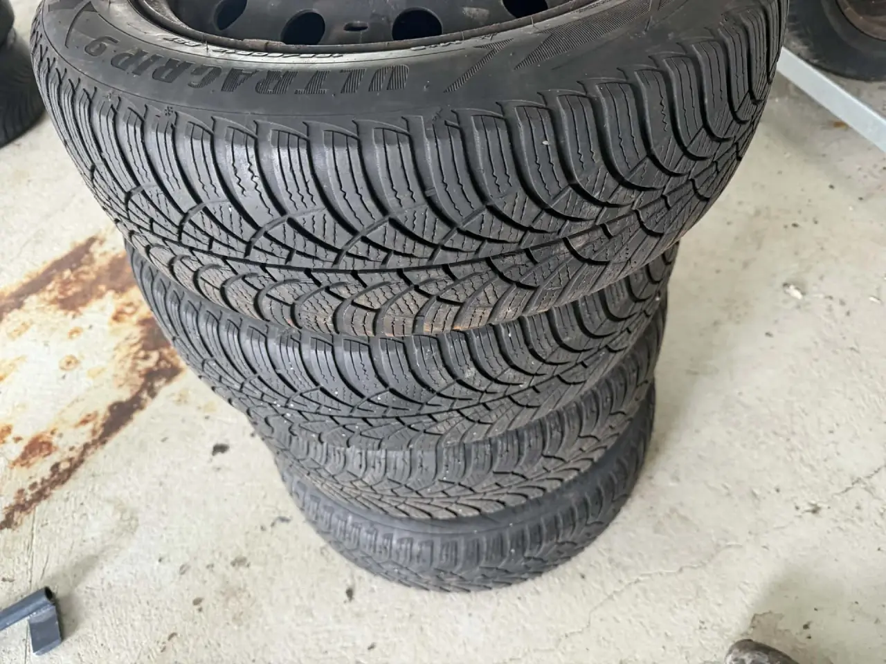 Billede 2 - 15" Stålfælg med Goodyear vinterdæk