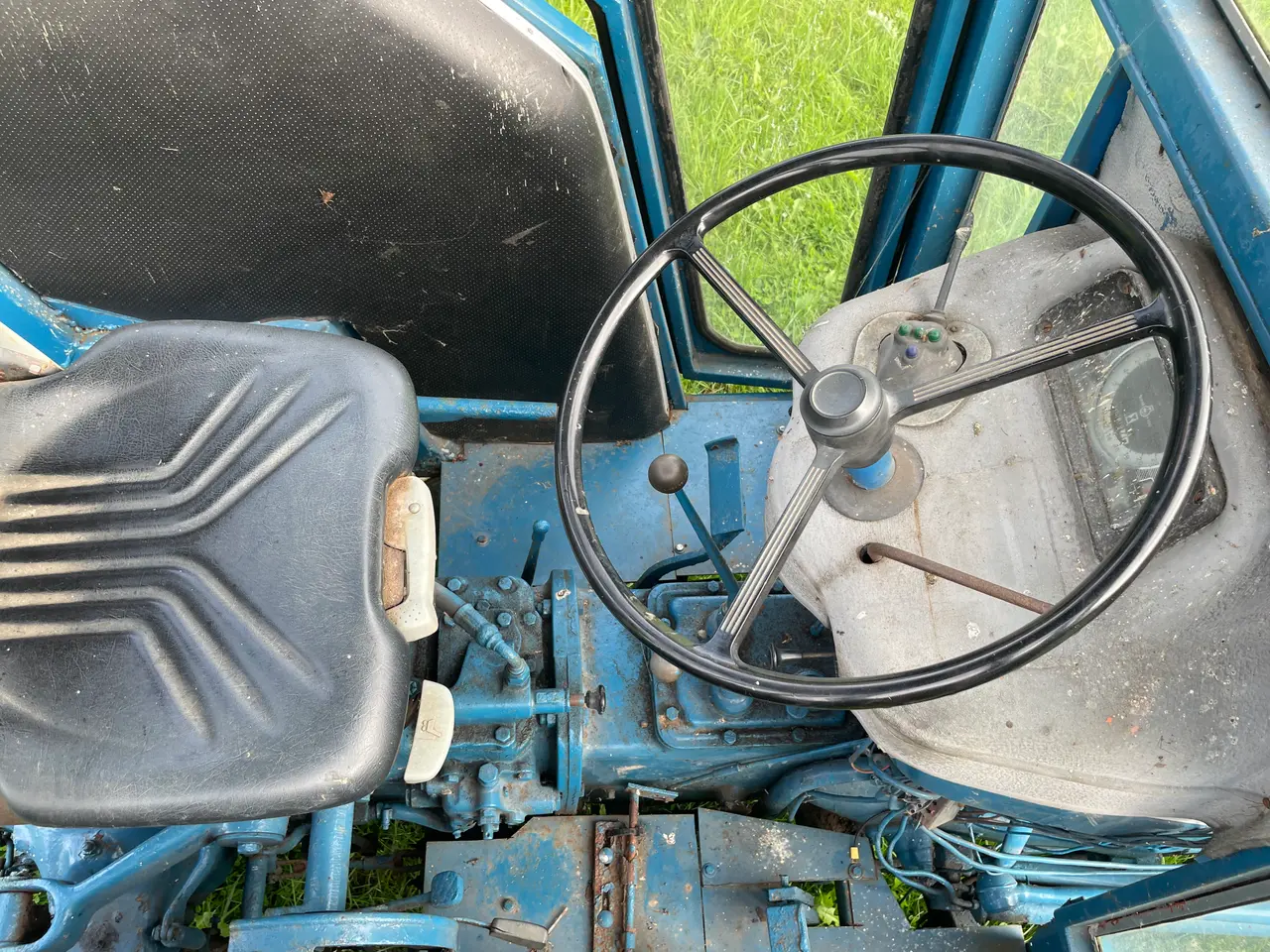 Billede 6 - FORD 3600 Traktor med vejhøvl og bagskovl (rød)