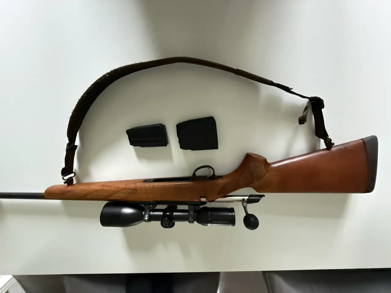 Billede 2 - Tikka T3 med kikkert og lyddæmper
