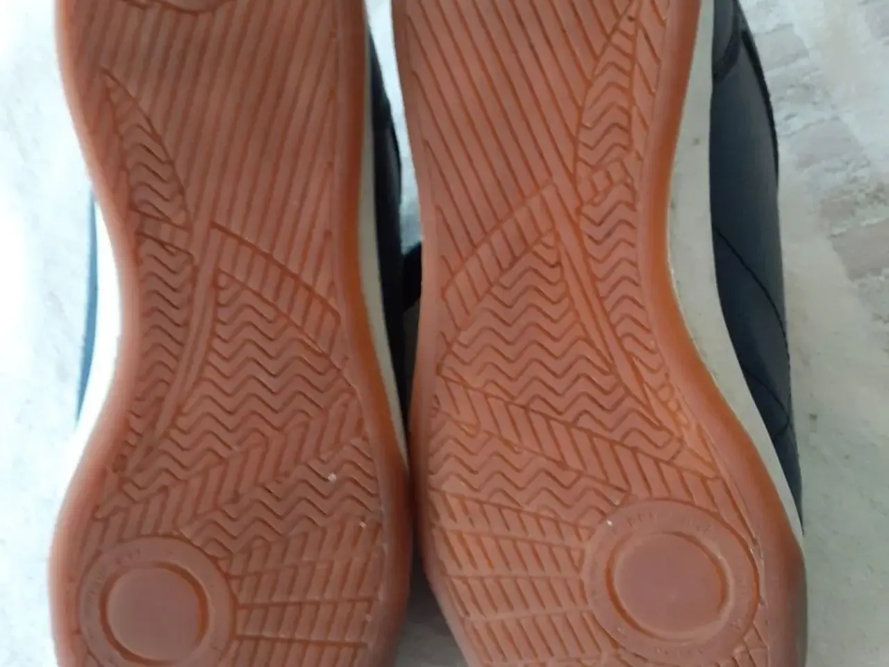 Billede 5 - Sneakers sko, str. 35, mørkeblå, med velcro luk