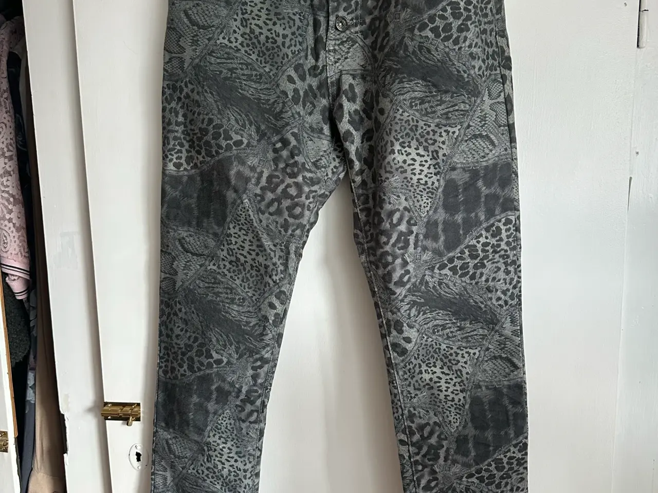 Billede 1 - Place du Jour grå jeans m/print str. 38