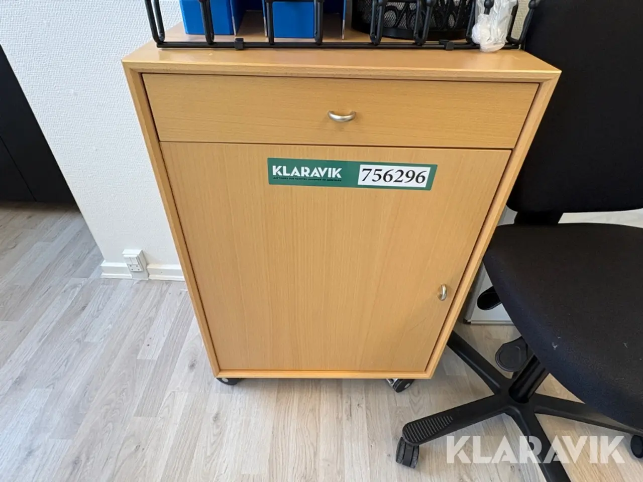 Billede 3 - Assorterede kontormøbler og inventar