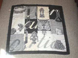 Cartier silketørklæde med et grafisk print silk