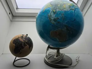Meget velholdt Globuser