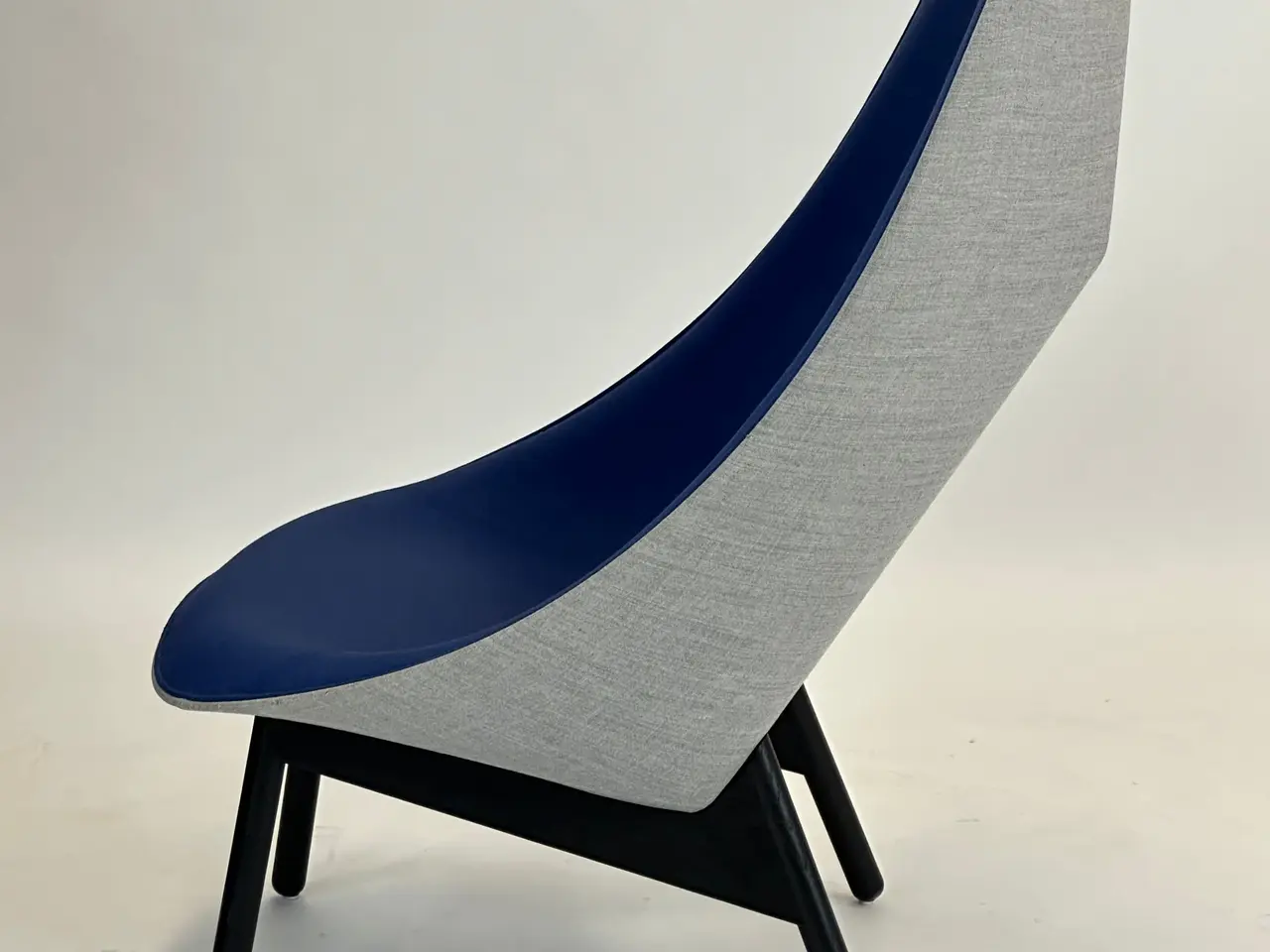 Billede 4 - HAY Uchiwa Loungestol – Blå med Sort Stel