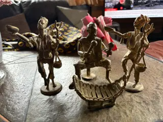 Tre bronzefigurer