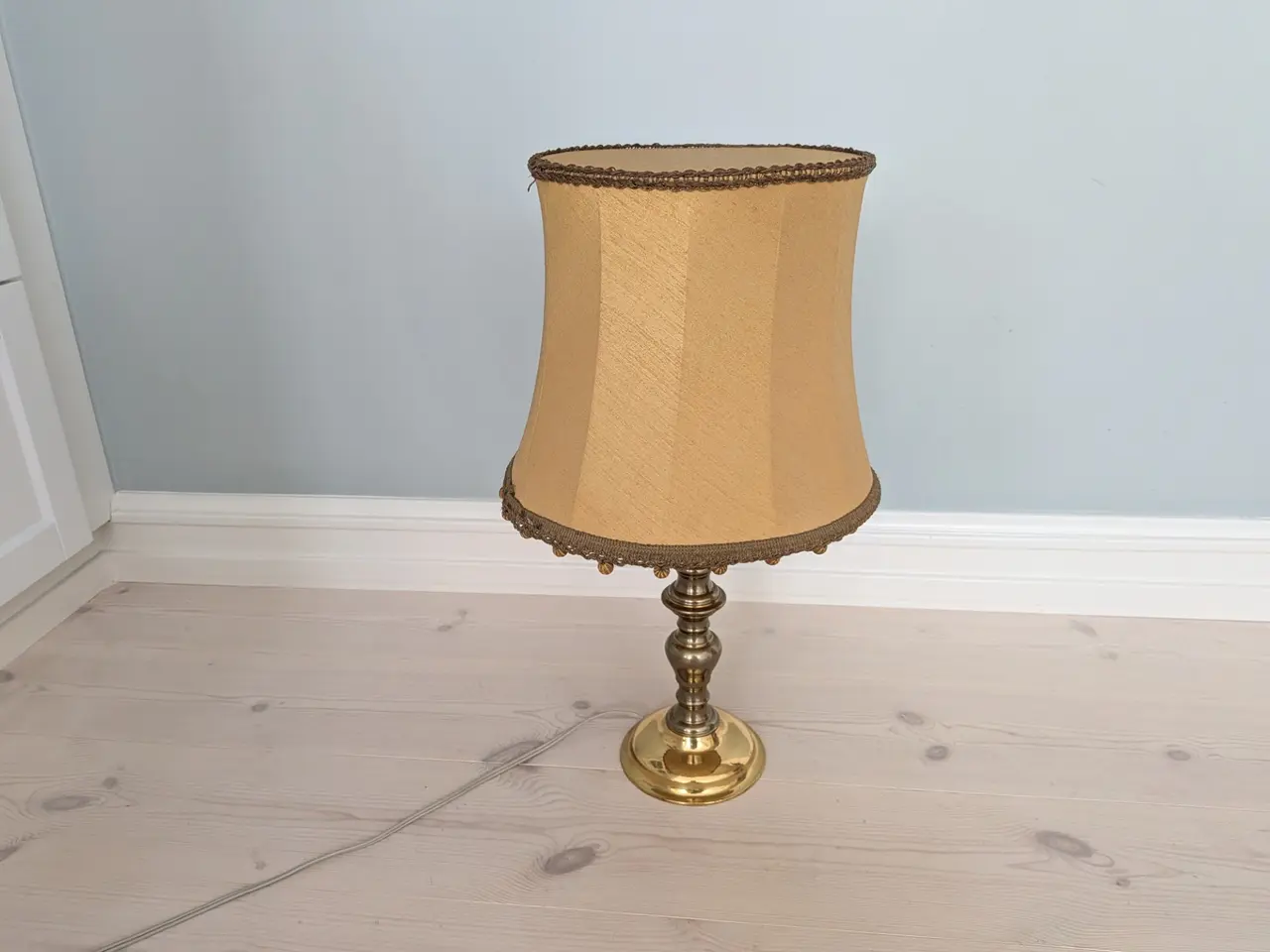 Billede 1 - Retro messing bordlampe med stofskærm