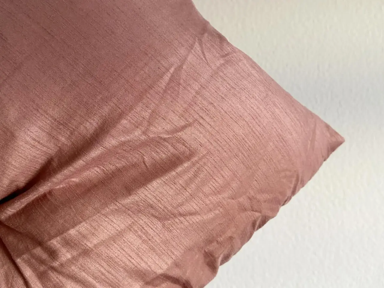 Billede 2 - Pyntepude, rosa