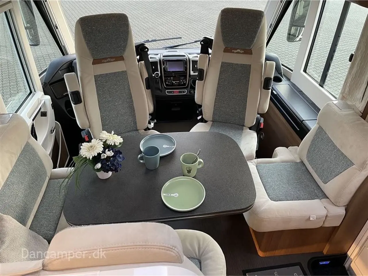 Billede 8 - 2020 - Carthago c-tourer I 144 LE Fantastisk helintegreret autocamper. 9-trins automatgear, automatisk klimanlæg i førehuse, Multimediasystem inkl. navigation og DAB+