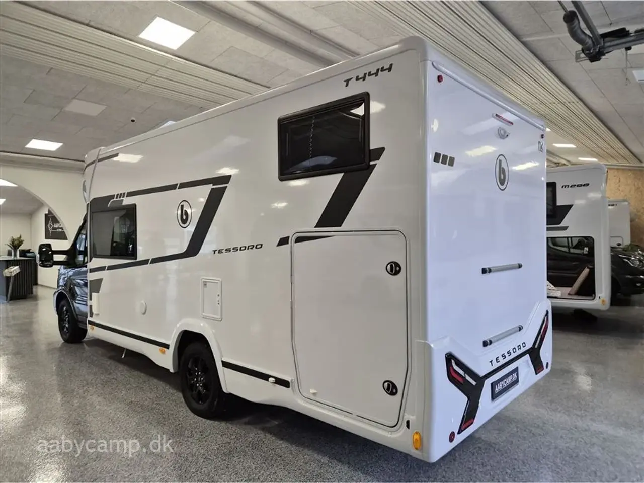 Billede 3 - 2026 - Benimar Tessoro 444 Nk Pakke. 8 trins Automatgear. 200W solceller. Webasto Dieselfyr. Kompressor køleskab.