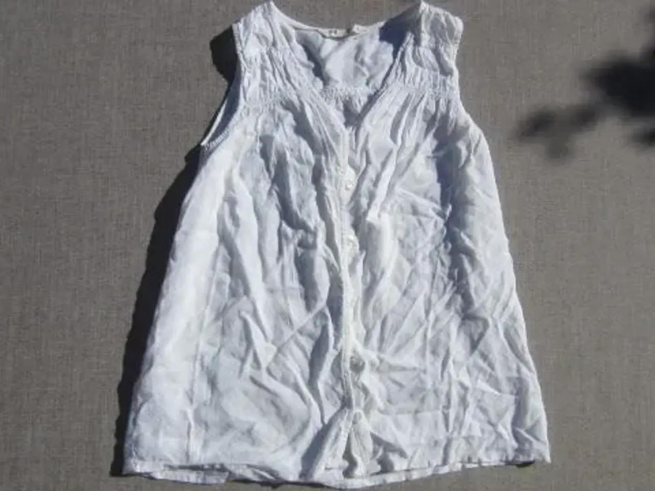 Billede 1 - Str. 146, hvid sommerbluse