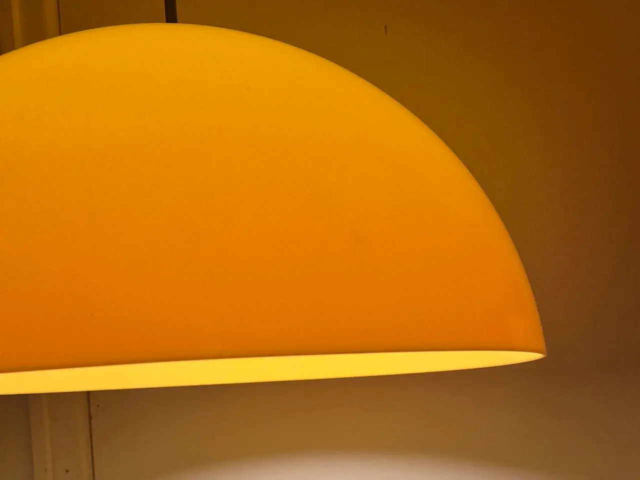 Billede 14 - Giga retrolampe i transparent gul plast