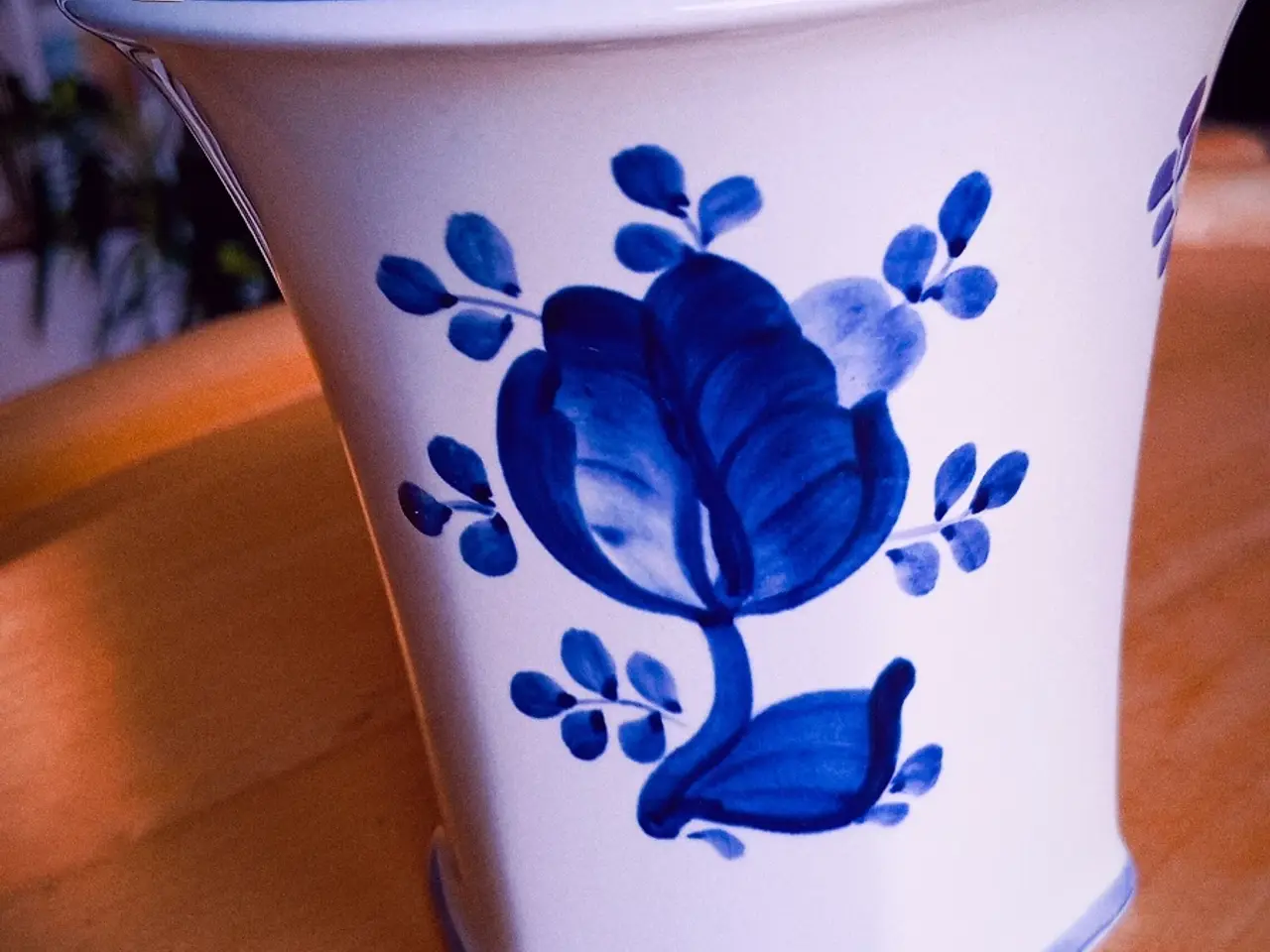 Billede 1 - Blå blomstret vase / urtepotteskjuler