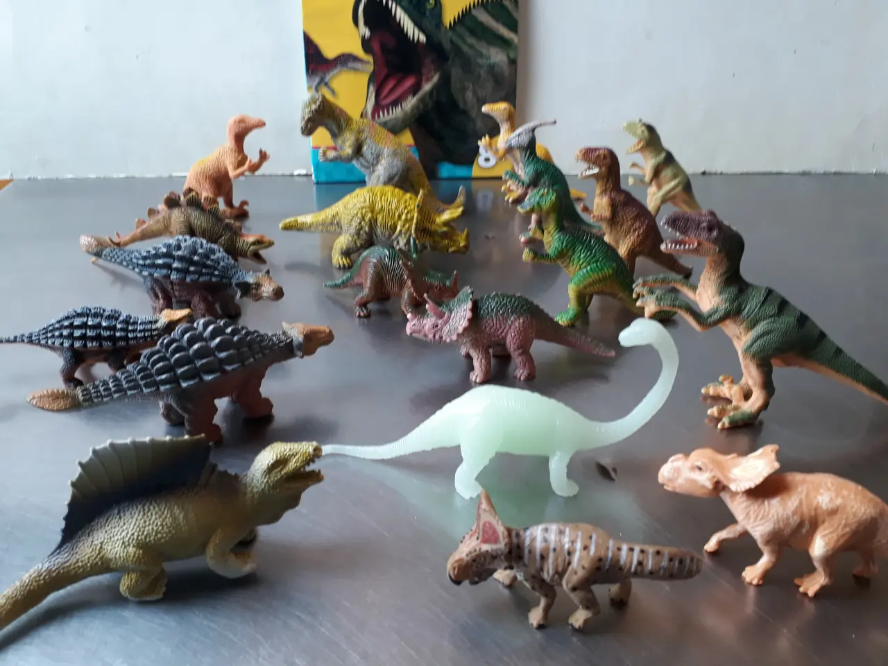 Billede 4 - 20 Dinosaurs og 1 Dinobog
