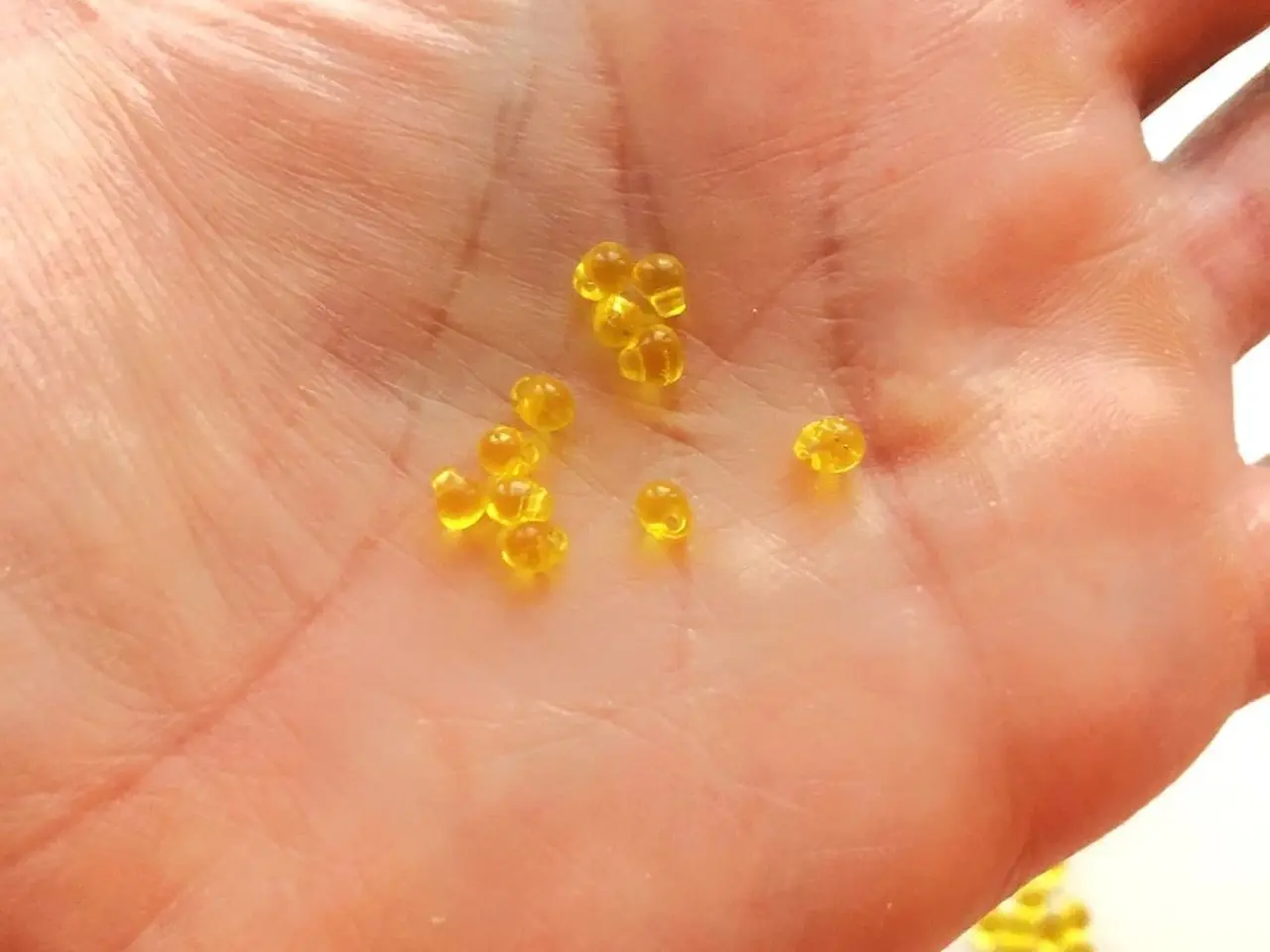 Billede 3 - MIYUKI PERLER - 3,4 mm drops - gul - 10 GRAM