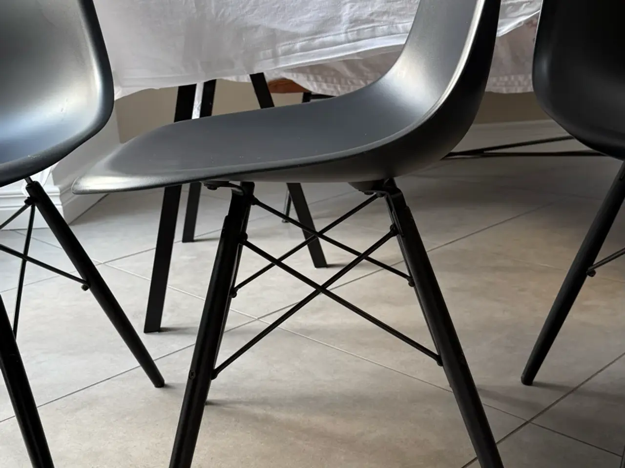 Billede 5 - Eames originale Plastic Chair spisebordsstol sort