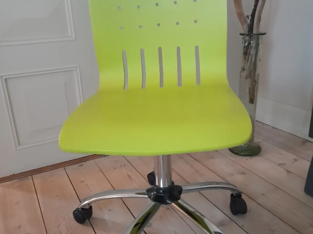 Billede 1 - Limefarvet kontorstol