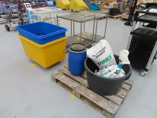 Palle med indhold samt 2 stk. Plastikkasser
