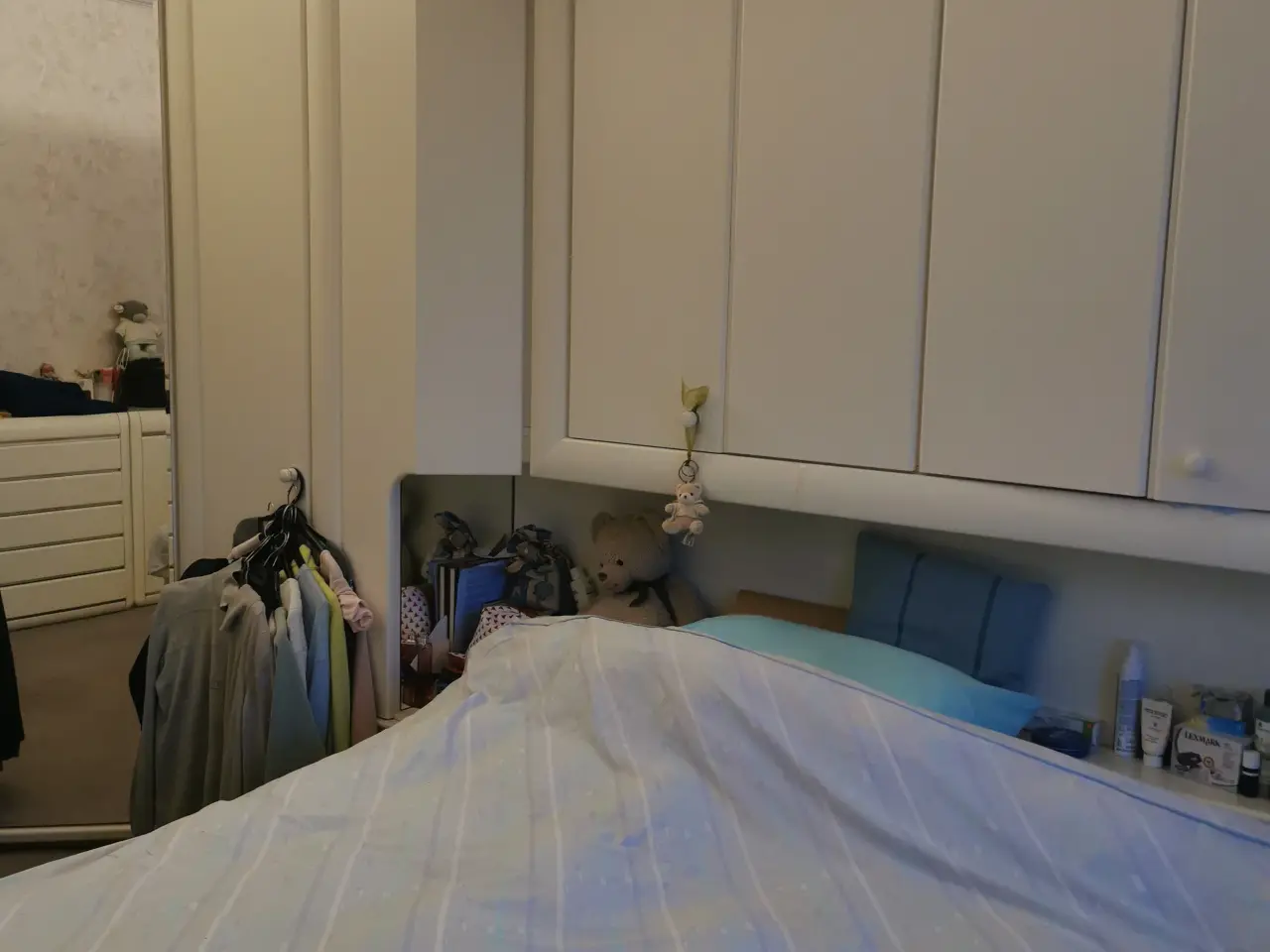 Billede 3 - Seng med møbel skab