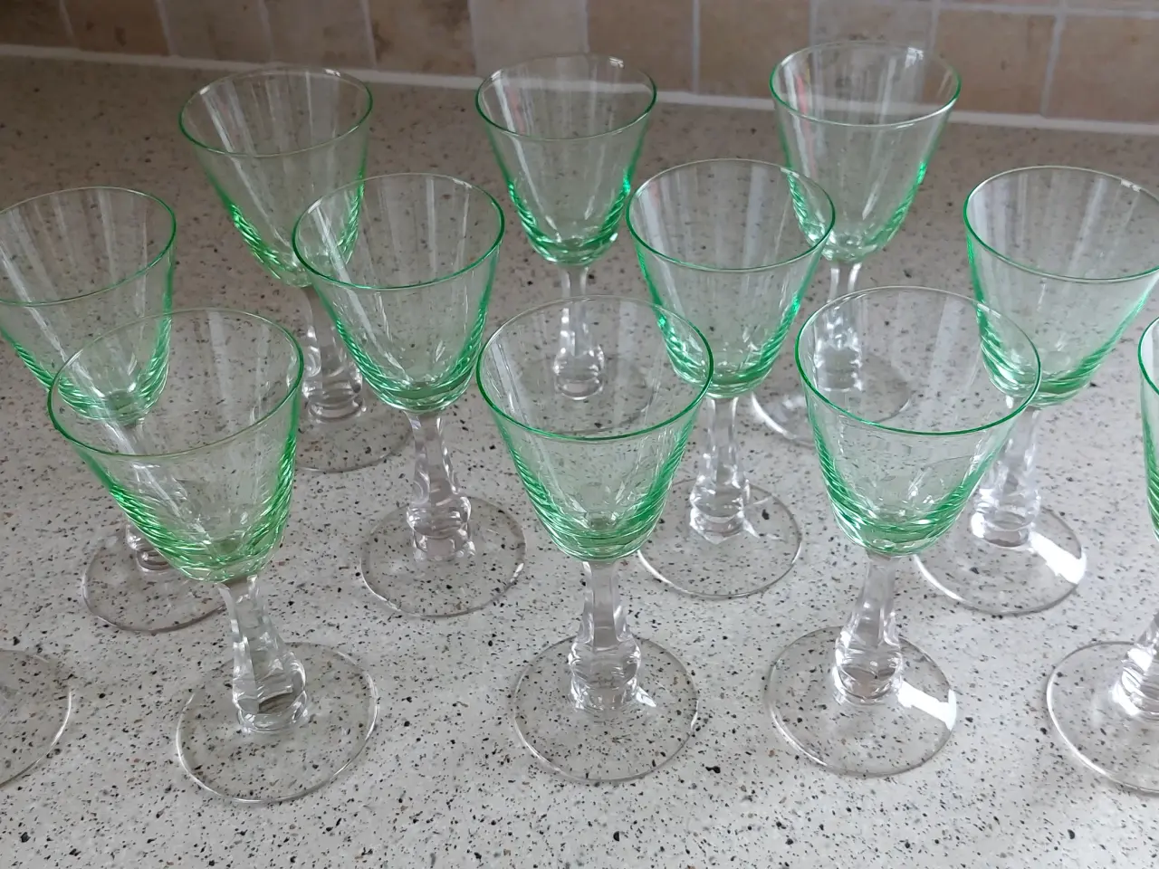 Billede 1 - 12 rhinskvinsglas omkring 1920