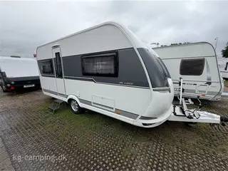 2020 - Hobby De Luxe 460 UFe Dobbeltsengsvogn med mover og telt. Meget velholdt og klar til ny ejer.