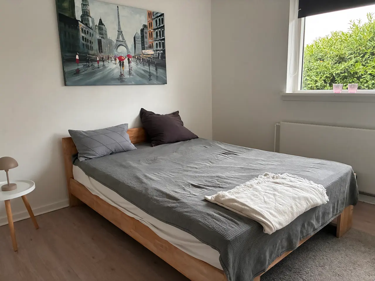 Billede 1 - Ældre velholdt seng med madras.