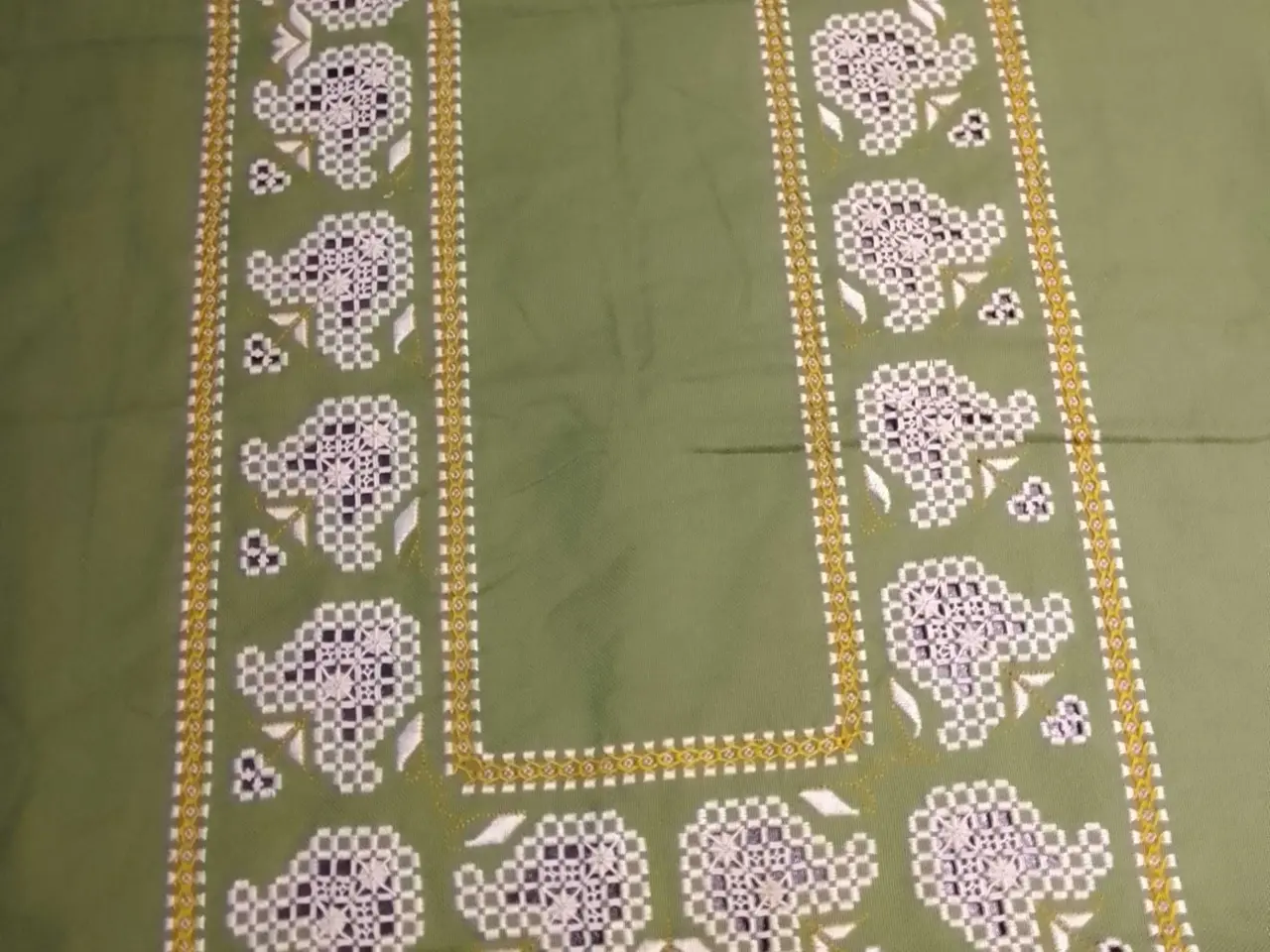 Billede 2 - Broderet khaki farvet du , stor dug