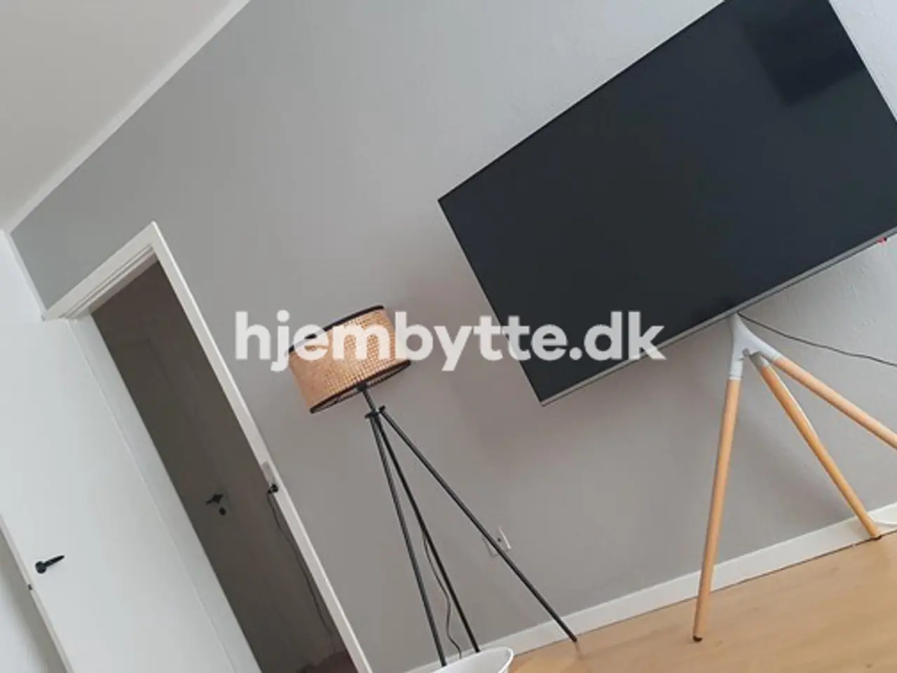 Billede 1 - Hjembytte - Pælestykkerne