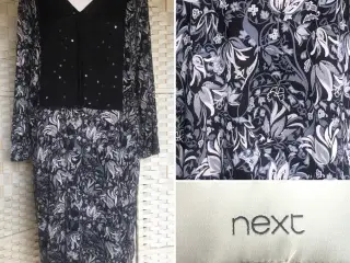 kjole fra NEXT (kaftkan syet design). Størrelse:46