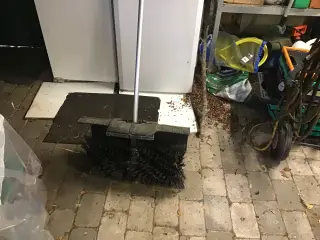 Stihl 131 r multimaskine med fejekost