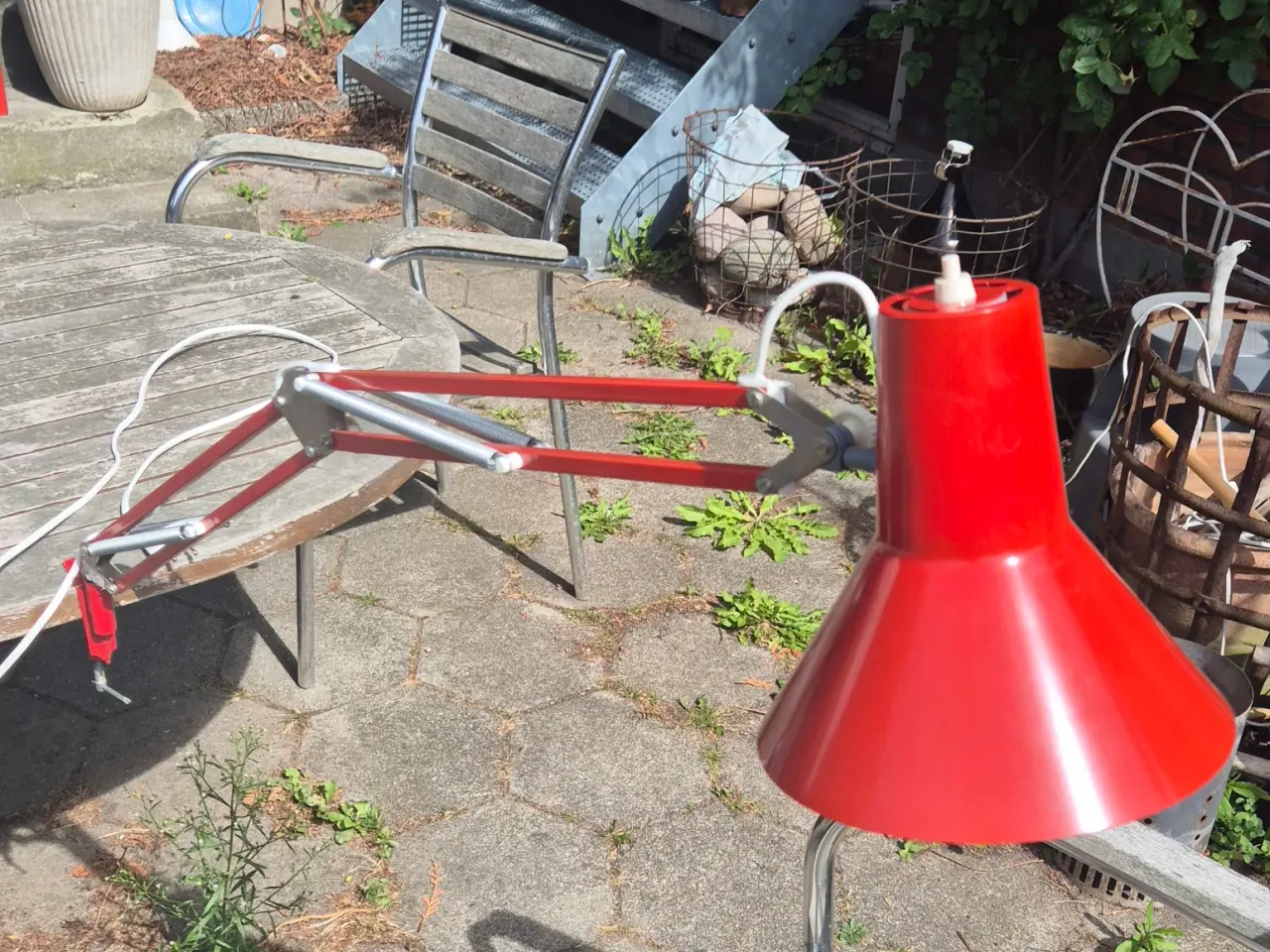 Billede 10 - Velholdt rød arkitektlampe i klassisk dansk design