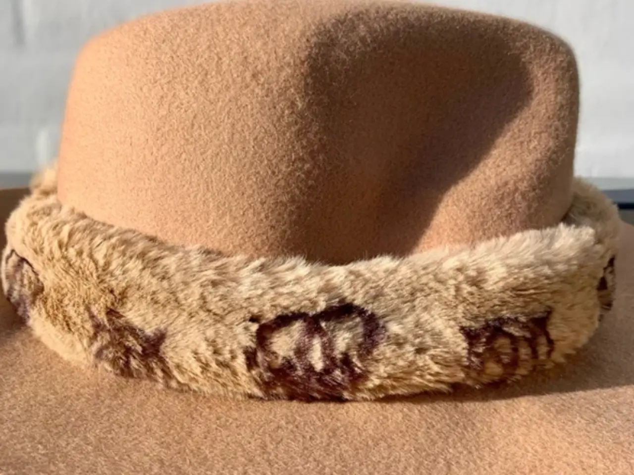 Billede 5 - GUESS 100% uld hat med faux fur