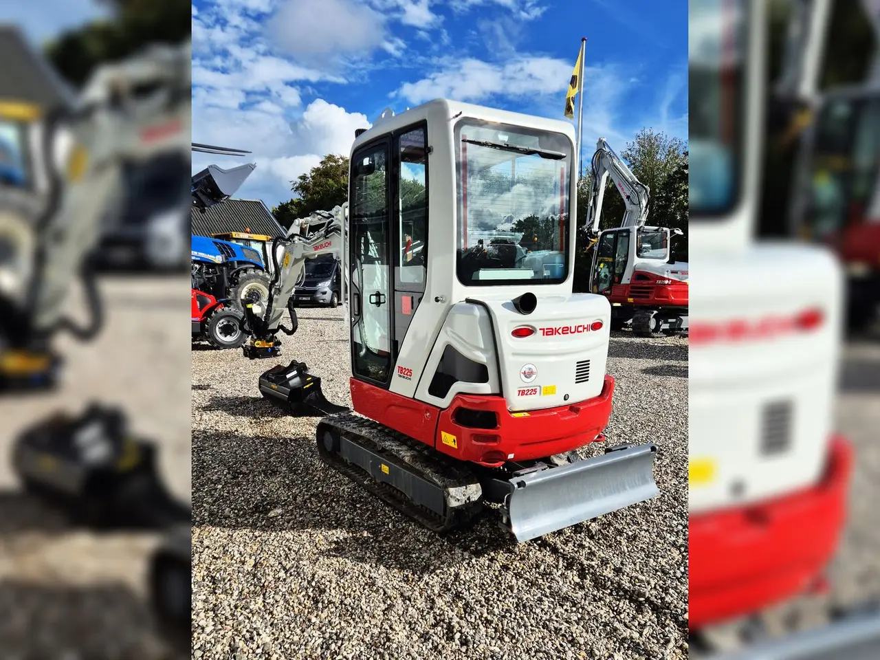Billede 4 - Takeuchi TB225 / Fabriksny - 2025 / Engcon rotortilt og skovlpakke