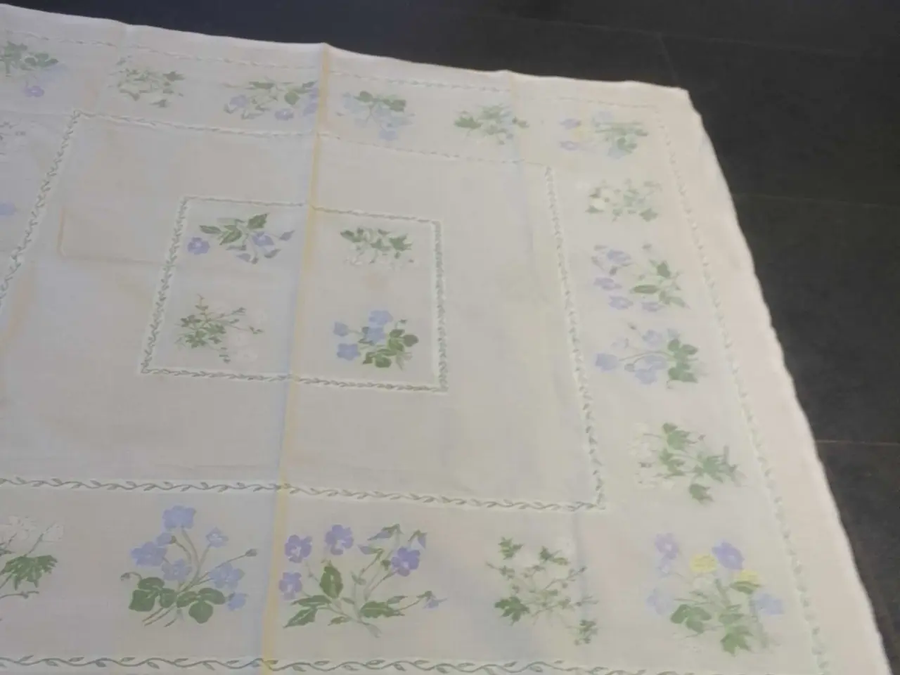 Billede 5 - Yndig dug med Flora Danica motiver