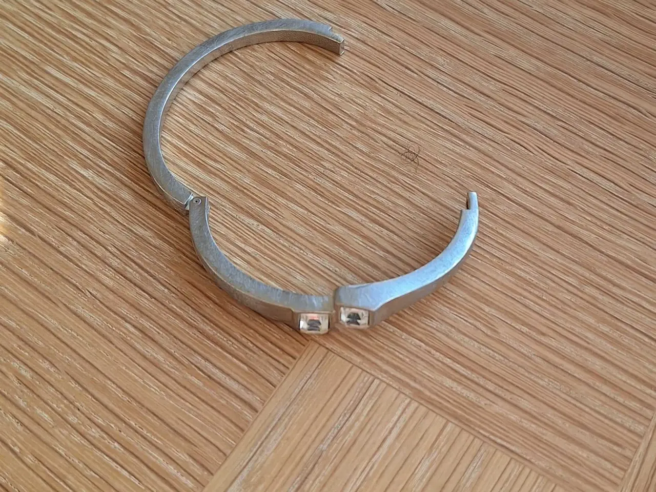 Billede 4 - Sølvfarvet armbånd 