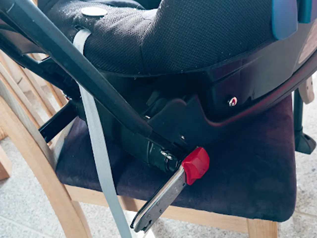 Billede 2 - BILLIG Auto stol og base, til montering i bilen.
