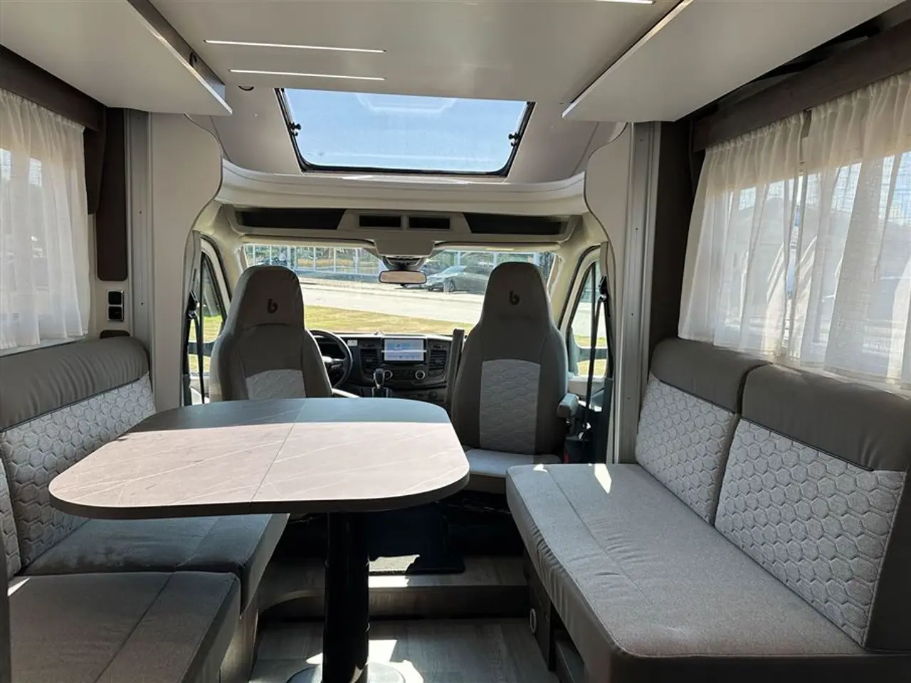 Billede 11 - 2025 - Benimar Tessoro 488 SELECT Benimar 488 (2025) Delintegreret luksus med ekstrem strømpakke og adaptiv fartpilot