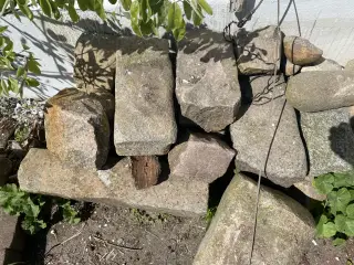 Reserveret ! Granit - brosten og større kantsten