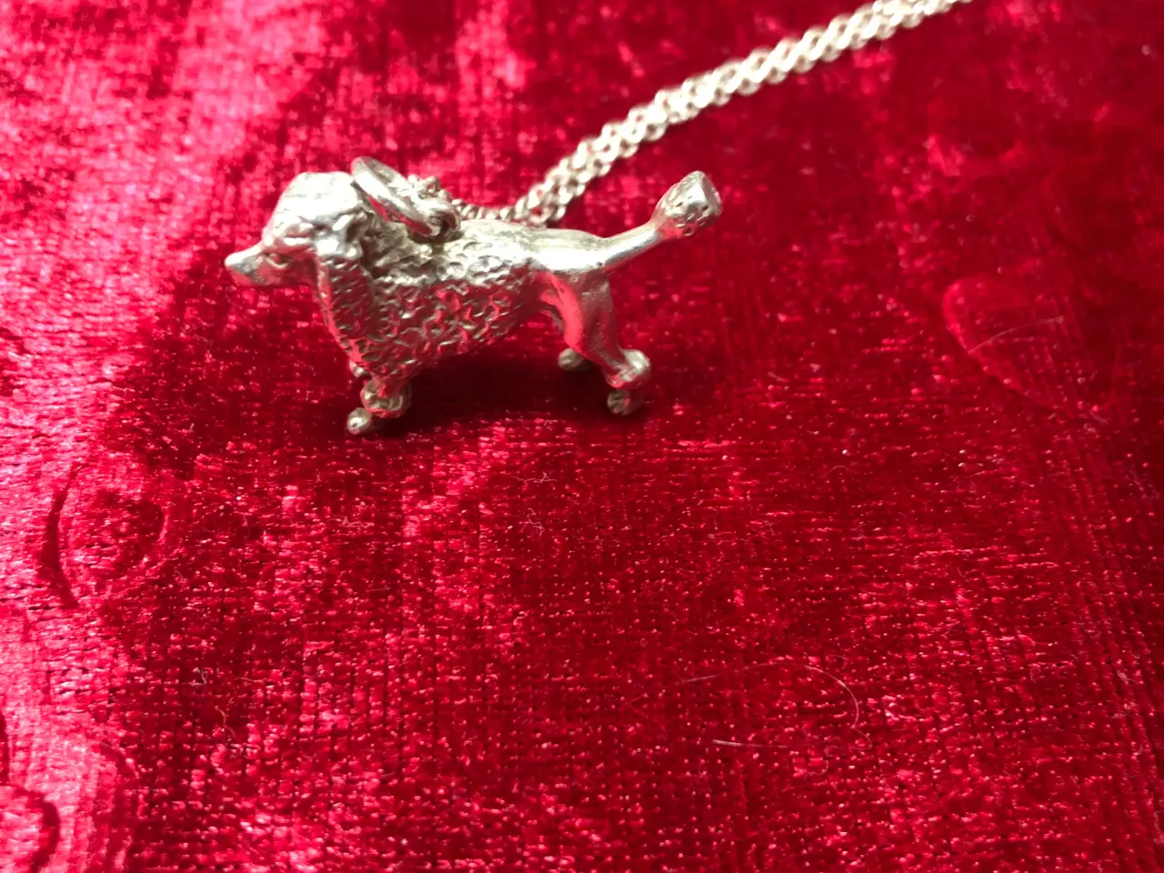 Billede 4 - Flot vintage sølvkæde med puddel hund