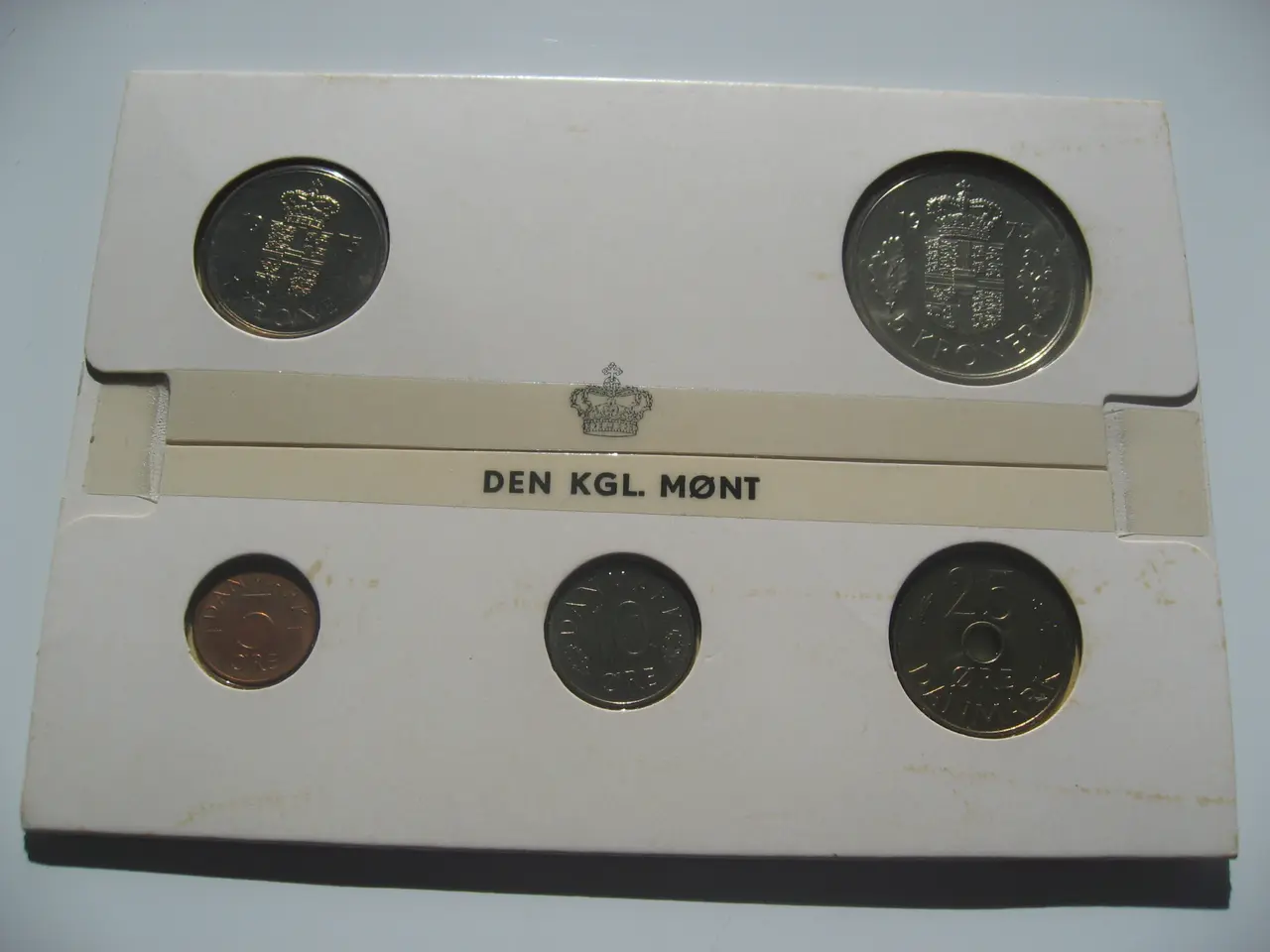 Billede 2 - Særdeles flot Kgl. Møntsæt 1975, Et af de svære