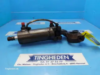 Masset Ferguson 690 Styrecylinder 1605121M92